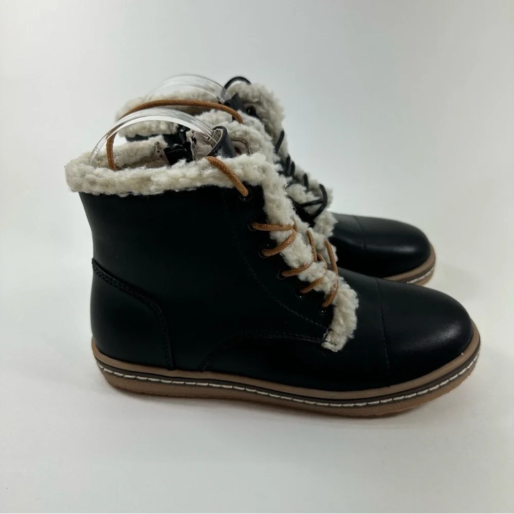 NWOT Hoo Aubrey’s Faux Fur Lace Boots Kids Size 5 Black
